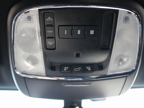 Used 2022 Jeep Grand Cherokee Laredo X image 13