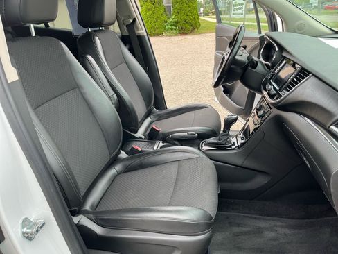 Used 2022 Buick Encore Preferred AWD/4WD image 17