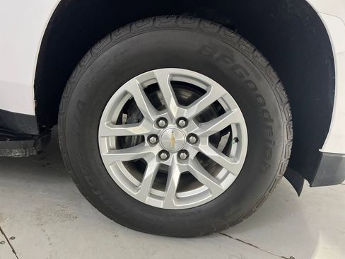 Used 2021 Chevrolet Suburban LT AWD/4WD image 17