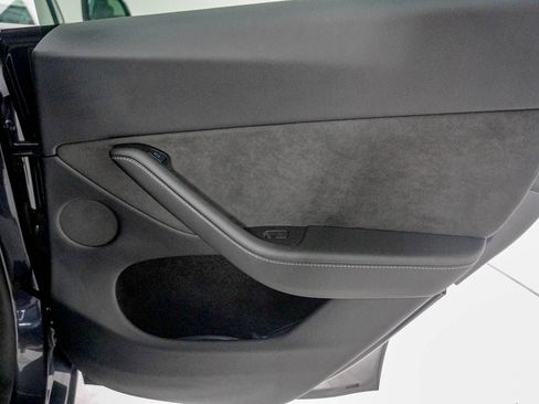 Used 2024 Tesla Model Y Long Range AWD/4WD image 34