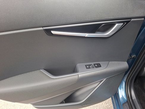 Used 2025 Kia Niro EX w/ EX Cold Weather Package image 21