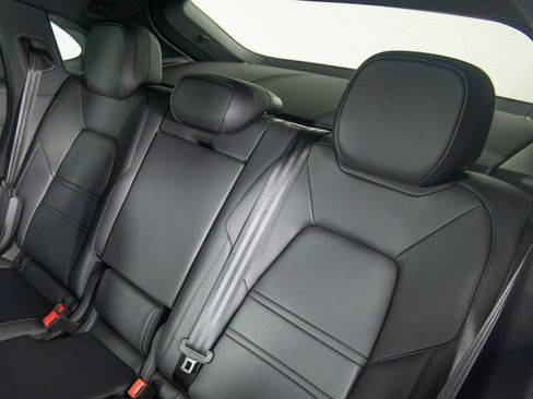 Certified 2026 Porsche Cayenne Coupe AWD/4WD image 39