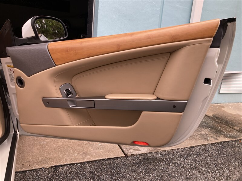 Used 2011 Aston Martin DB9 Volante RWD image 33