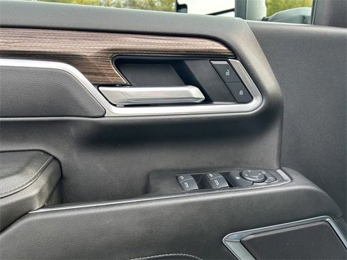 Used 2025 Chevrolet Silverado 3500 LT image 12