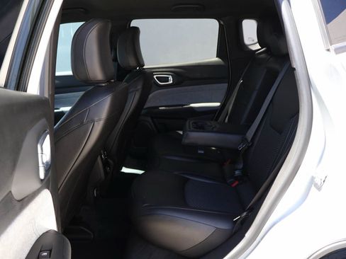 Used 2025 Jeep Compass Latitude AWD/4WD image 9