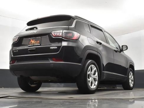 Used 2024 Jeep Compass Latitude AWD/4WD image 13