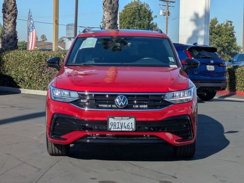 Used 2024 Volkswagen Tiguan SE R-Line image 2