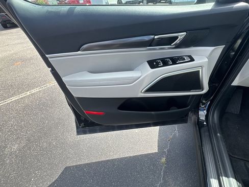 Used 2024 Kia Telluride S w/ S Sunroof Package FWD image 10