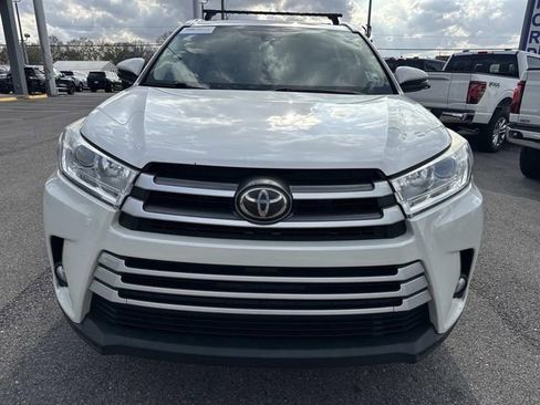 Used 2017 Toyota Highlander XLE image 2