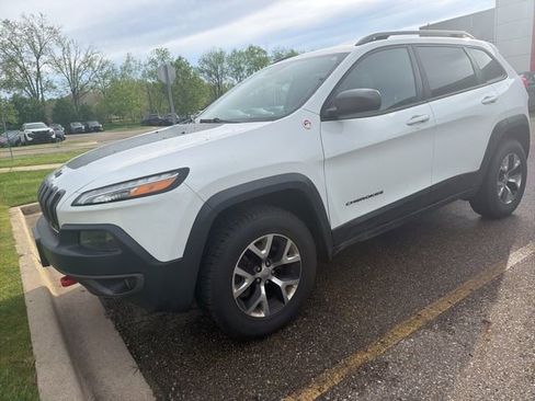 Used 2016 Jeep Cherokee Trailhawk AWD/4WD image 3