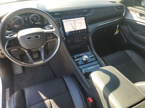 Used 2025 Jeep Grand Cherokee L Overland w/ Luxury Tech Group IV image 14