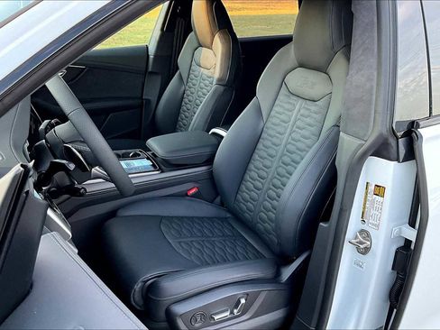 New 2026 Audi RS Q8 performance image 9