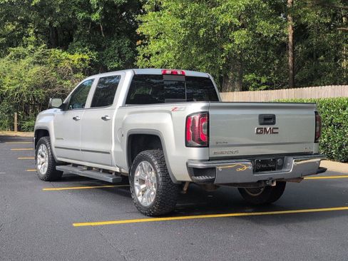 Used 2018 GMC Sierra 1500 SLT AWD/4WD image 3