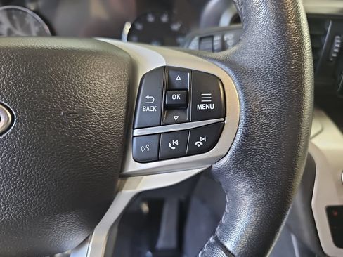 Used 2023 Ford Explorer XLT AWD/4WD image 19