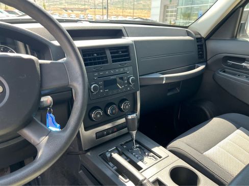 Used 2010 Jeep Liberty Sport AWD/4WD image 31