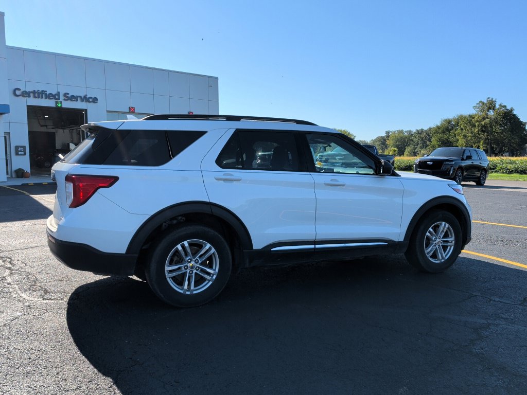 Used 2020 Ford Explorer XLT w/ Equipment Group 202A AWD/4WD image 8