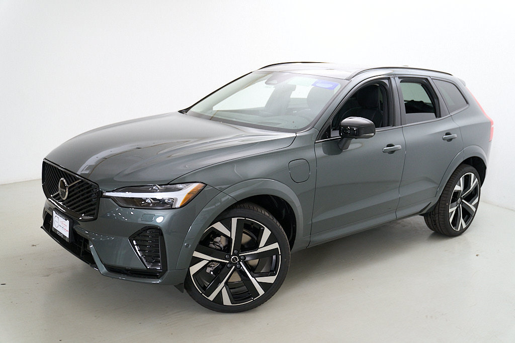 New 2026 Volvo XC60 T8 Ultra w/ Climate Package AWD/4WD image 3