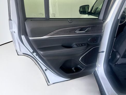 Used 2022 Jeep Grand Cherokee Limited 4xe w/ Luxury Tech Group II image 27