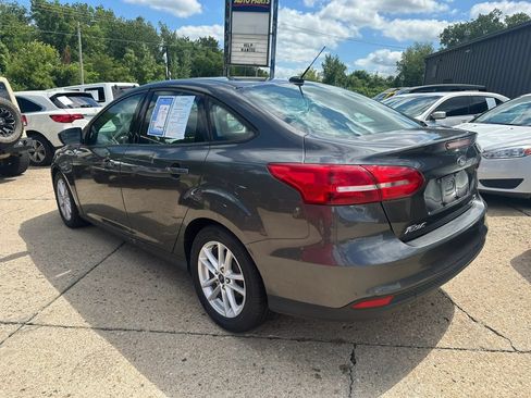 Used 2016 Ford Focus SE w/ SE Winter Package FWD image 5