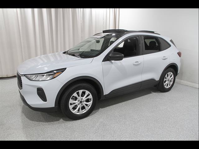 Used 2026 Ford Escape Active w/ Active Premium Tech Pack AWD/4WD image 3