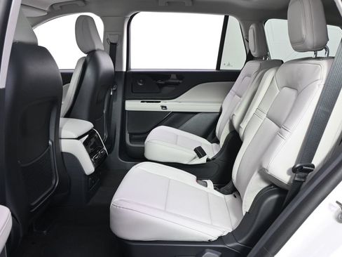 New 2026 Lincoln Aviator AWD image 21