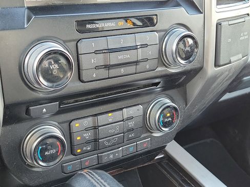 Used 2015 Ford F150 Platinum w/ Equipment Group 701A Luxury image 29