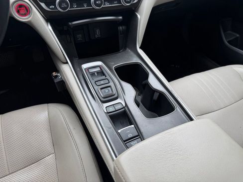 Used 2018 Honda Accord Touring image 17