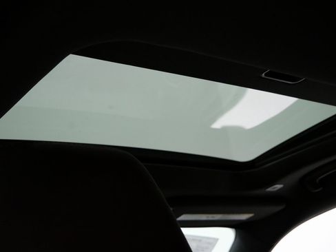 Used 2019 Dodge Charger SXT image 4