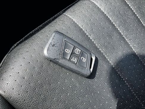 Used 2023 Volkswagen Tiguan SE R-Line AWD/4WD image 30