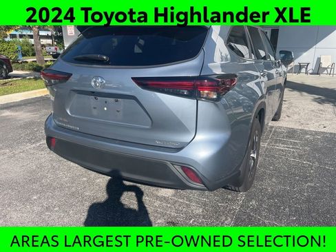 Certified 2024 Toyota Highlander XLE image 3