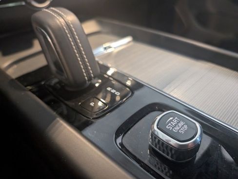 Used 2022 Volvo XC60 B6 R-Design w/ Advanced Package image 24