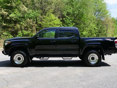 Used 2022 Toyota Tacoma TRD Sport AWD/4WD image 27