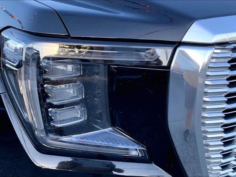 Used 2023 GMC Yukon XL Denali AWD/4WD image 26