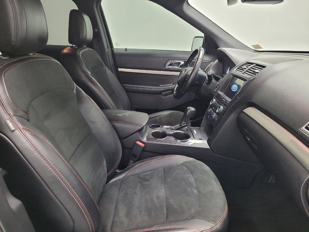 Used 2018 Ford Explorer XLT w/ Equipment Group 202A FWD image 21