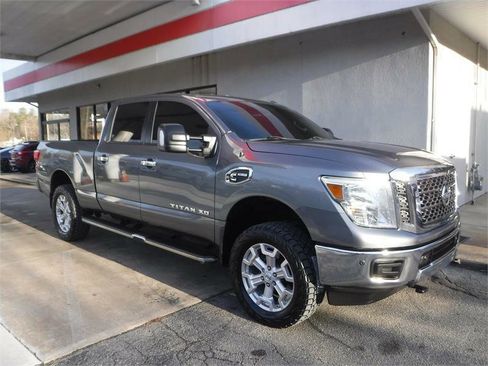 Used 2018 Nissan Titan SV w/ SV Convenience Package image 1