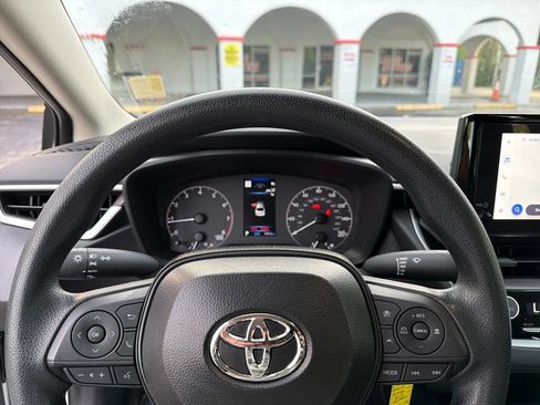 Used 2025 Toyota Corolla LE FWD image 18