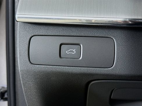 Certified 2025 Volvo XC90 B5 Core w/ Protection Package Premier AWD/4WD image 10