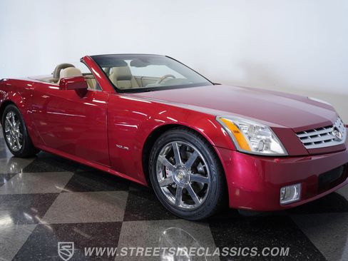 Used 2005 Cadillac XLR image 16