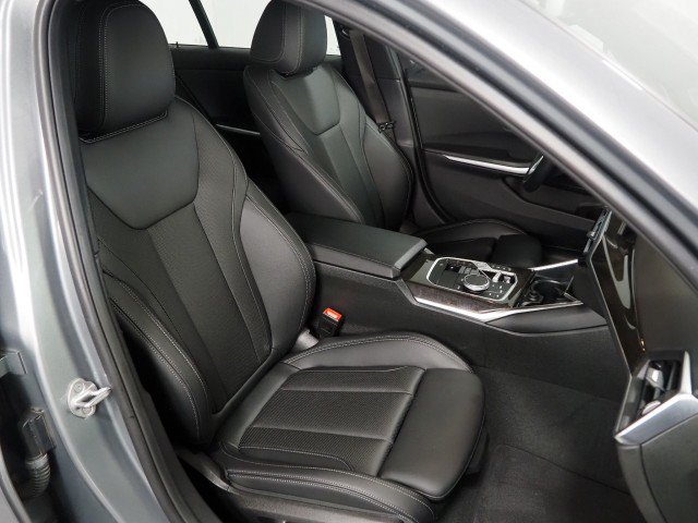 Used 2023 BMW 330i Sedan w/ Parking Assistance Package RWD image 2