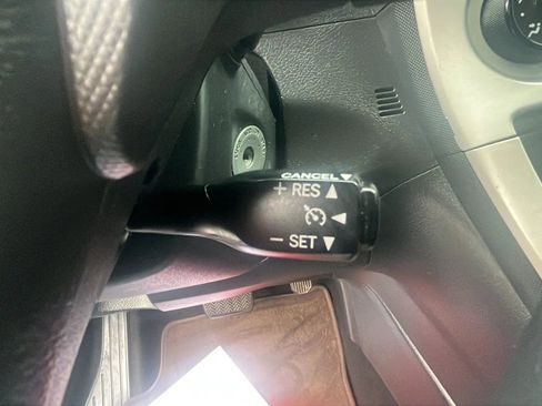 Used 2009 Pontiac Vibe w/ Preferred Package FWD image 13