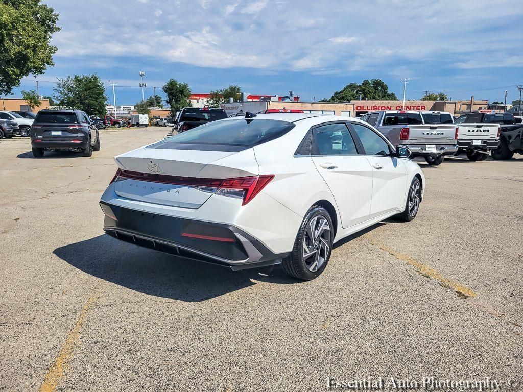 Used 2025 Hyundai Elantra SEL FWD image 13
