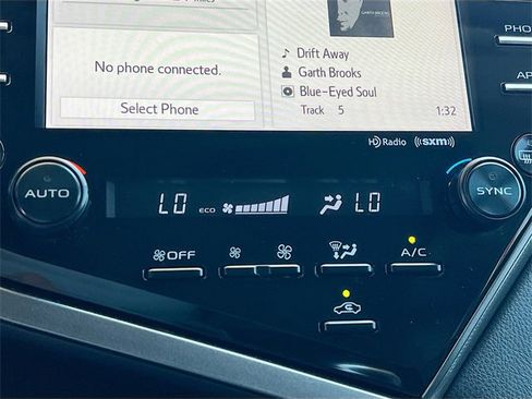 Used 2019 Toyota Camry XSE image 15