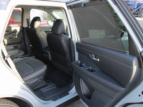 New 2026 Nissan Pathfinder Platinum image 33