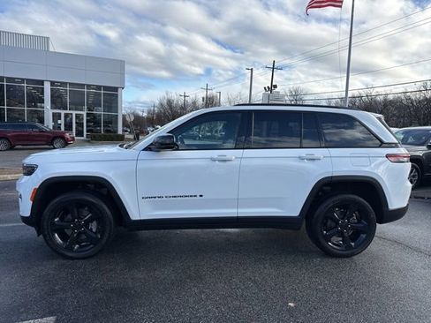 Certified 2024 Jeep Grand Cherokee Altitude image 22