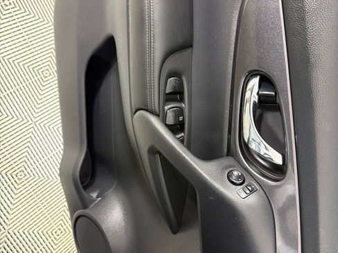 Used 2017 Nissan Rogue SV image 10