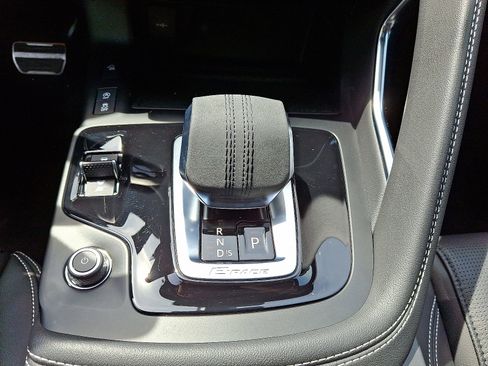 Certified 2024 Jaguar E-PACE R-Dynamic SE image 15