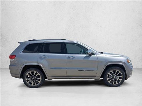 Used 2017 Jeep Grand Cherokee Overland w/ Jeep Active Safety Group RWD image 4