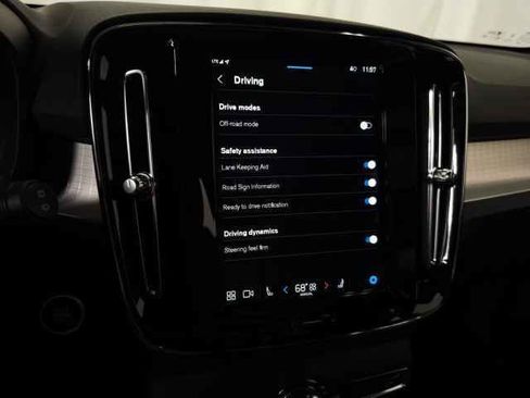 Used 2025 Volvo XC40 B5 Core image 26