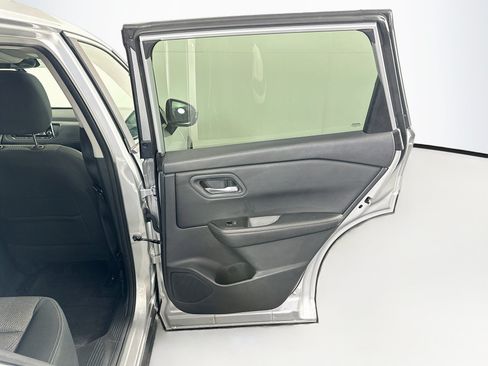 Used 2025 Nissan Rogue SV AWD/4WD image 31