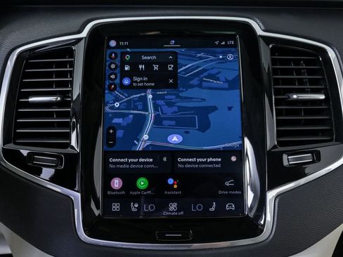 Used 2023 Volvo XC90 B5 Plus w/ Protection Package Premier image 16